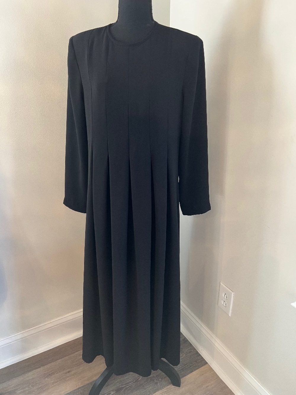 Women's Orvis Vintage Black Maxi Dress Pleated Fitted Crepe Padded Shoulders